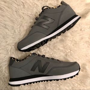 New Balance – Women’s Grey Classic Sneaker